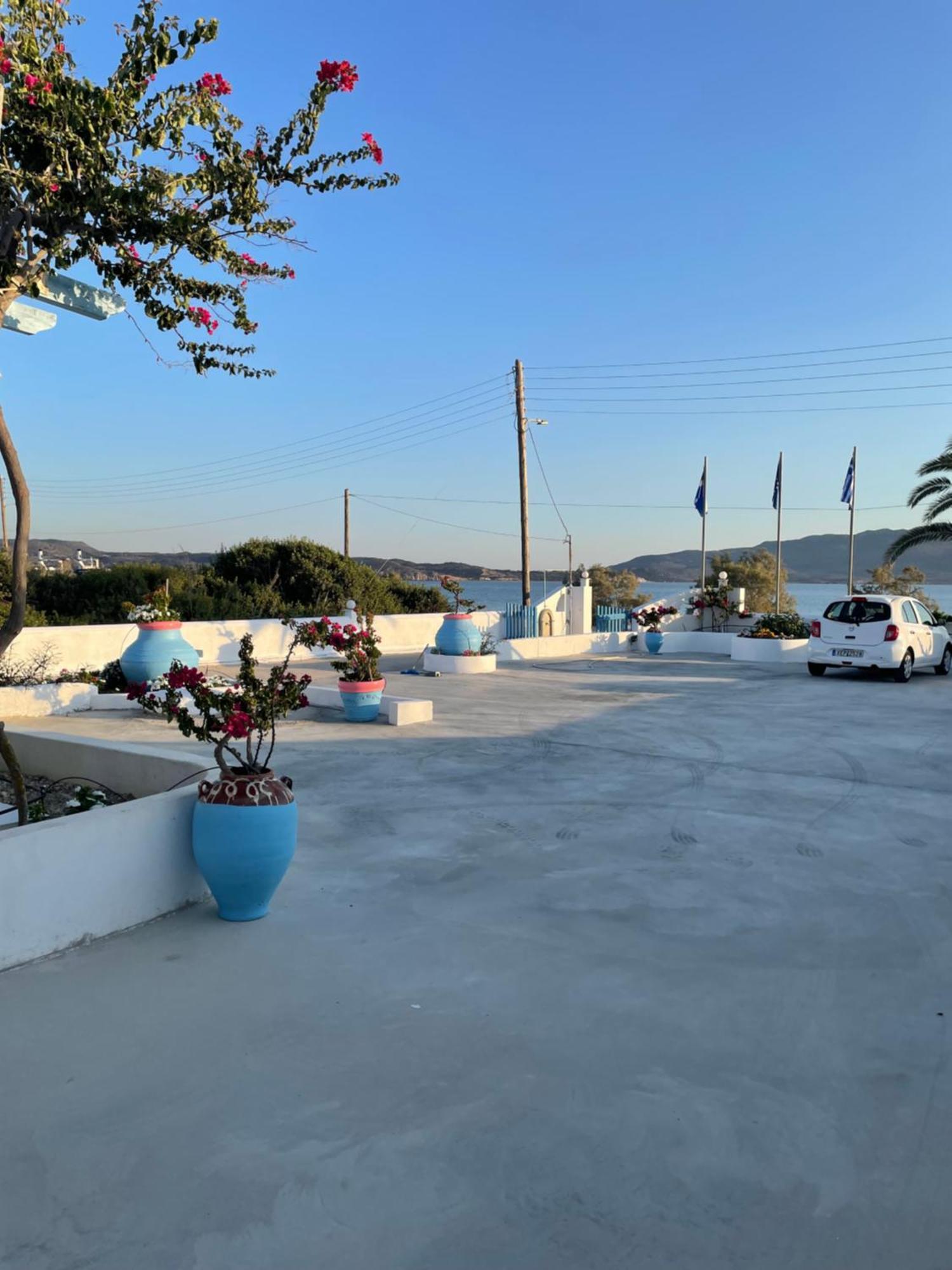 Moustakas Beach Apartments 阿达玛斯 外观 照片